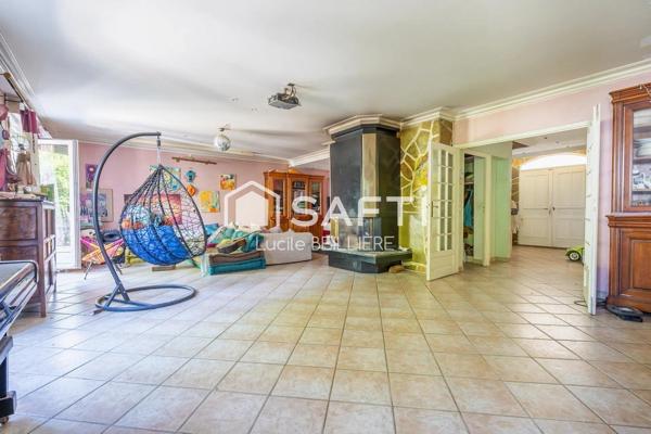 A GAGNY 93220 Maison de  202 m², 8 pièces, 5 chambres,  une cuisine fermée construite sur un terrain de 594m2