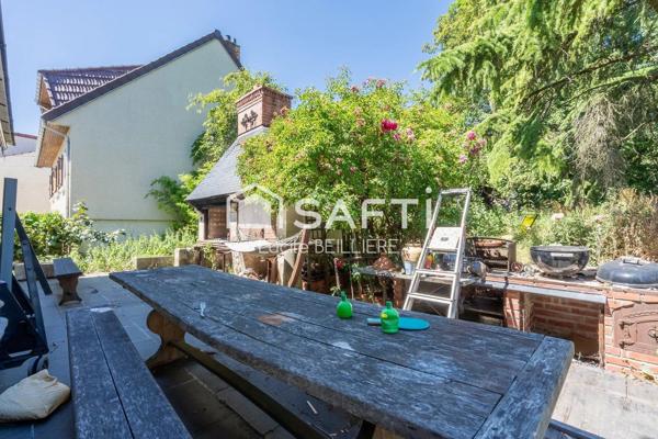 A GAGNY 93220 Maison de  202 m², 8 pièces, 5 chambres,  une cuisine fermée construite sur un terrain de 594m2