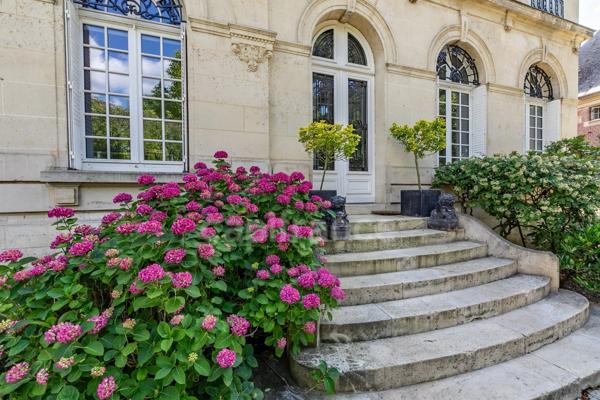 MAISON BOURGEOISE A VENDRE 11 PIECES (SOiSSONS) – 406 m² – 6 CHAMBRES – 5 SALLES D’EAU / SALLE DE BAINS – SALLE DE RECEPTION- SOUS- SOL – GARAGE - PISCINE – JARDIN DE 1 430 m²