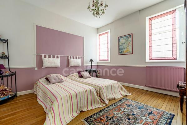 MAISON BOURGEOISE A VENDRE 11 PIECES (SOiSSONS) – 406 m² – 6 CHAMBRES – 5 SALLES D’EAU / SALLE DE BAINS – SALLE DE RECEPTION- SOUS- SOL – GARAGE - PISCINE – JARDIN DE 1 430 m²