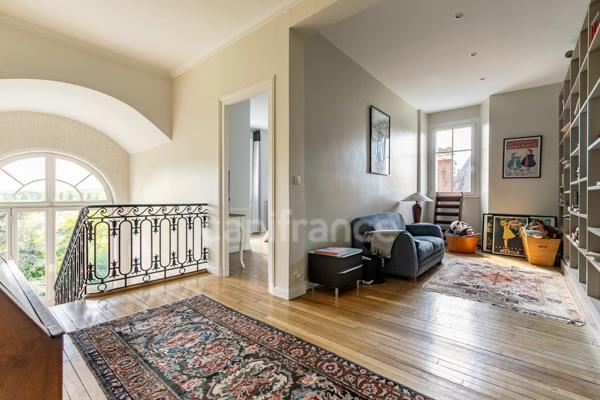 MAISON BOURGEOISE A VENDRE 11 PIECES (SOiSSONS) – 406 m² – 6 CHAMBRES – 5 SALLES D’EAU / SALLE DE BAINS – SALLE DE RECEPTION- SOUS- SOL – GARAGE - PISCINE – JARDIN DE 1 430 m²