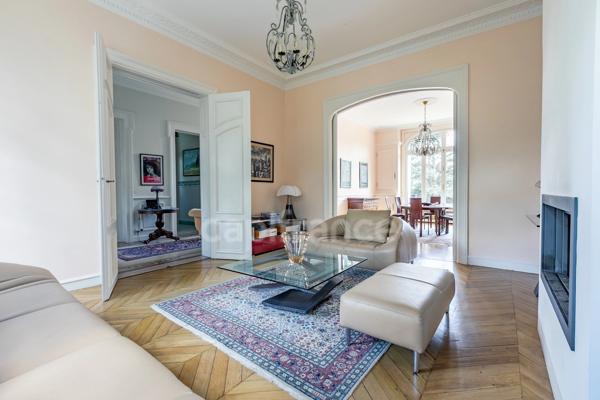 MAISON BOURGEOISE A VENDRE 11 PIECES (SOiSSONS) – 406 m² – 6 CHAMBRES – 5 SALLES D’EAU / SALLE DE BAINS – SALLE DE RECEPTION- SOUS- SOL – GARAGE - PISCINE – JARDIN DE 1 430 m²
