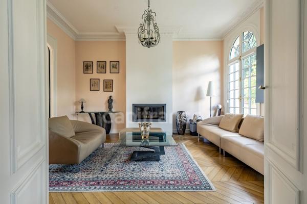 MAISON BOURGEOISE A VENDRE 11 PIECES (SOiSSONS) – 406 m² – 6 CHAMBRES – 5 SALLES D’EAU / SALLE DE BAINS – SALLE DE RECEPTION- SOUS- SOL – GARAGE - PISCINE – JARDIN DE 1 430 m²