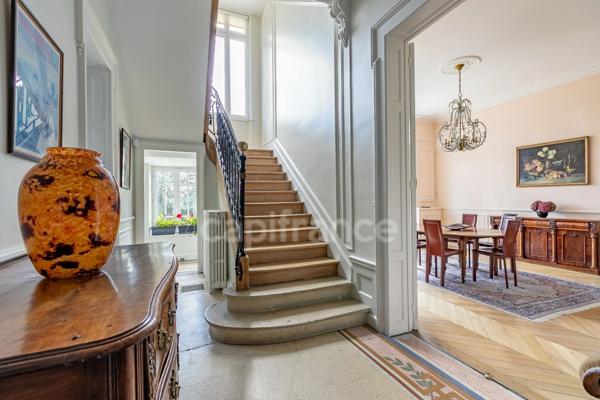 MAISON BOURGEOISE A VENDRE 11 PIECES (SOiSSONS) – 406 m² – 6 CHAMBRES – 5 SALLES D’EAU / SALLE DE BAINS – SALLE DE RECEPTION- SOUS- SOL – GARAGE - PISCINE – JARDIN DE 1 430 m²