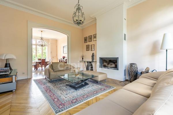 MAISON BOURGEOISE A VENDRE 11 PIECES (SOiSSONS) – 406 m² – 6 CHAMBRES – 5 SALLES D’EAU / SALLE DE BAINS – SALLE DE RECEPTION- SOUS- SOL – GARAGE - PISCINE – JARDIN DE 1 430 m²