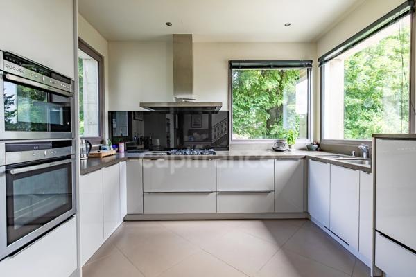 MAISON BOURGEOISE A VENDRE 11 PIECES (SOiSSONS) – 406 m² – 6 CHAMBRES – 5 SALLES D’EAU / SALLE DE BAINS – SALLE DE RECEPTION- SOUS- SOL – GARAGE - PISCINE – JARDIN DE 1 430 m²