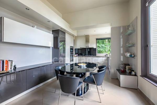 MAISON BOURGEOISE A VENDRE 11 PIECES (SOiSSONS) – 406 m² – 6 CHAMBRES – 5 SALLES D’EAU / SALLE DE BAINS – SALLE DE RECEPTION- SOUS- SOL – GARAGE - PISCINE – JARDIN DE 1 430 m²