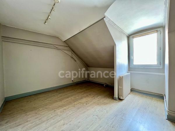 ORLEANS CENTRE VILLE et Bords de Loire à vendre belle MAISON DE VILLE double réception, 5 chambres, terrasse bois sur jardinet avec garage