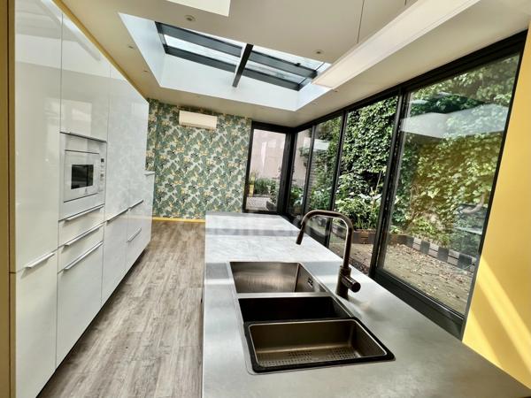 ORLEANS CENTRE VILLE et Bords de Loire à vendre belle MAISON DE VILLE double réception, 5 chambres, terrasse bois sur jardinet avec garage