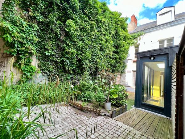 ORLEANS CENTRE VILLE et Bords de Loire à vendre belle MAISON DE VILLE double réception, 5 chambres, terrasse bois sur jardinet avec garage