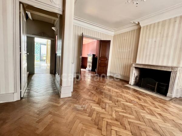 ORLEANS CENTRE VILLE et Bords de Loire à vendre belle MAISON DE VILLE double réception, 5 chambres, terrasse bois sur jardinet avec garage