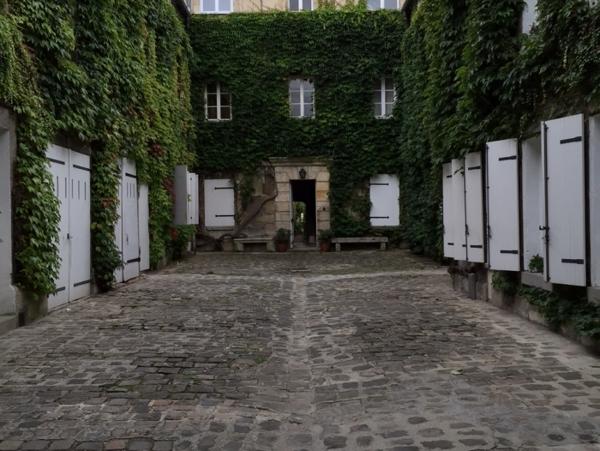 Location Appartement 3 pièces Chantilly (60500) - Centre ville rue du Connétable