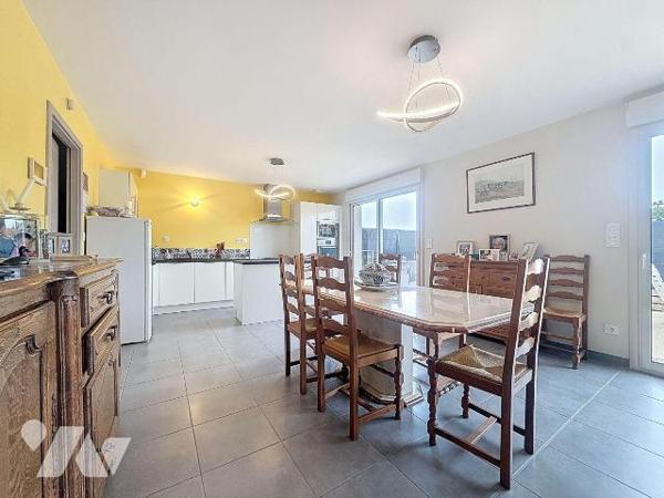 A découvrir   EN EXCLUSIVITÉ CHEZ VOTRE NOTAIRE !!!
Cette charmante maison individuelle lumine...