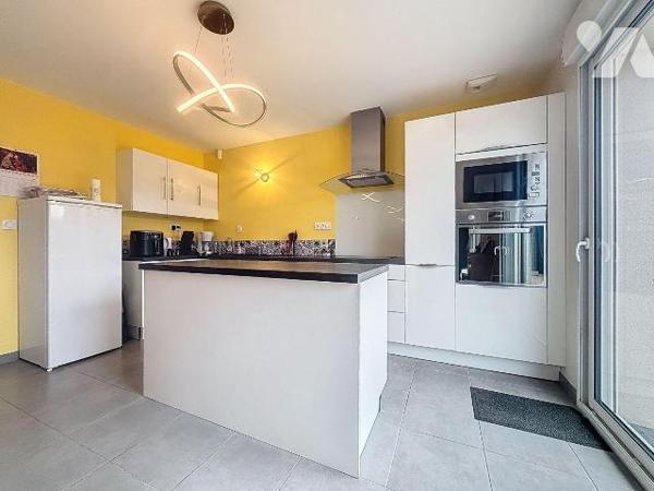 A découvrir   EN EXCLUSIVITÉ CHEZ VOTRE NOTAIRE !!!
Cette charmante maison individuelle lumine...