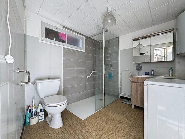 Maison à rénover à vendre à Drain - 2 chambres, dépendances et jardin