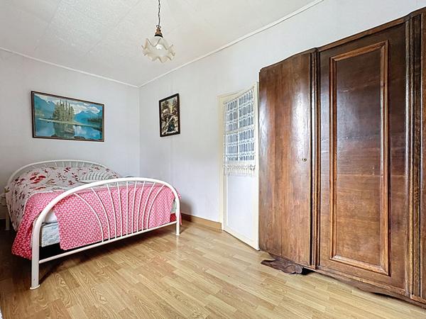 Maison à rénover à vendre à Drain - 2 chambres, dépendances et jardin