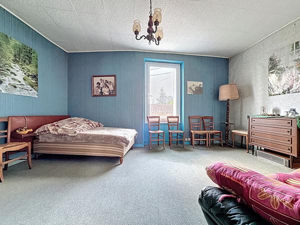 Maison à rénover à vendre à Drain - 2 chambres, dépendances et jardin