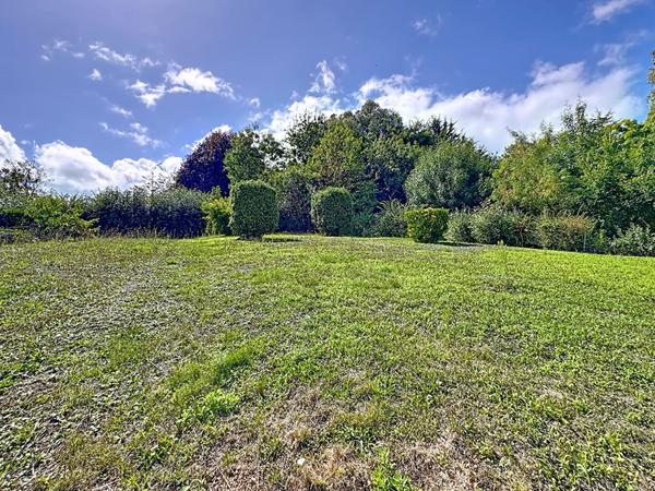 Maison à rénover à vendre à Drain - 2 chambres, dépendances et jardin