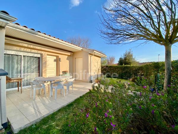 Dpt Gard (30), à vendre CAVILLARGUES maison P3 de 62 m², terrasse, terrain d'environ 60m2, place de parking, copropriété, piscine.
