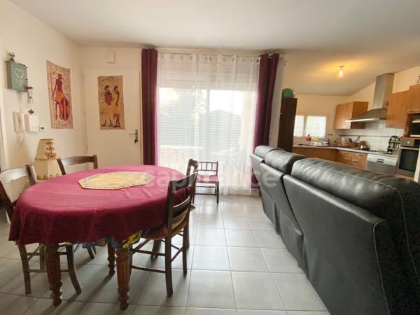 Dpt Gard (30), à vendre CAVILLARGUES maison P3 de 62 m², terrasse, terrain d'environ 60m2, place de parking, copropriété, piscine.