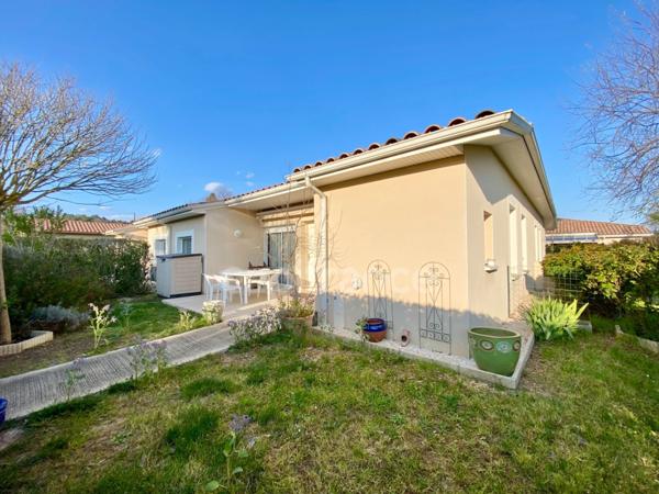 Dpt Gard (30), à vendre CAVILLARGUES maison P3 de 62 m², terrasse, terrain d'environ 60m2, place de parking, copropriété, piscine.