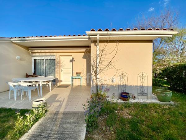 Dpt Gard (30), à vendre CAVILLARGUES maison P3 de 62 m², terrasse, terrain d'environ 60m2, place de parking, copropriété, piscine.