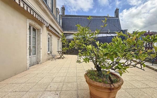 Appartement à vendre    6 pièces • 232 m2 Bayonne