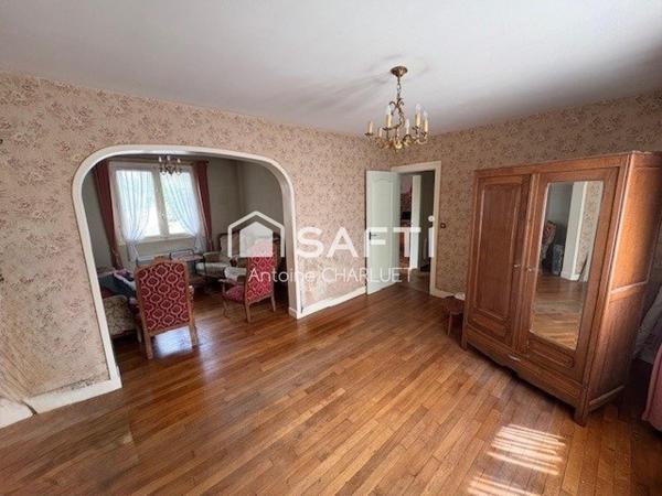 Maison de bourg 95m² - 3 chambres - dépendances - terrain 1243m²