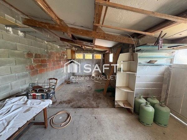 Maison de bourg 95m² - 3 chambres - dépendances - terrain 1243m²