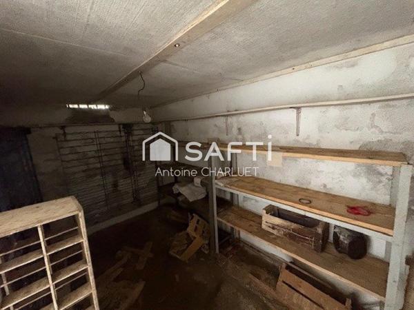 Maison de bourg 95m² - 3 chambres - dépendances - terrain 1243m²