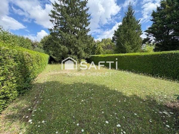 Maison de bourg 95m² - 3 chambres - dépendances - terrain 1243m²