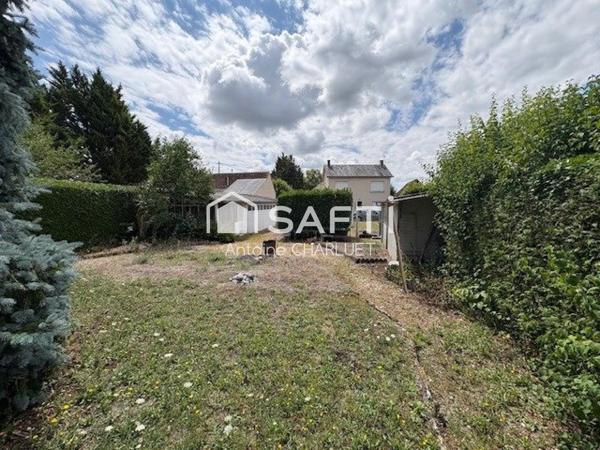 Maison de bourg 95m² - 3 chambres - dépendances - terrain 1243m²