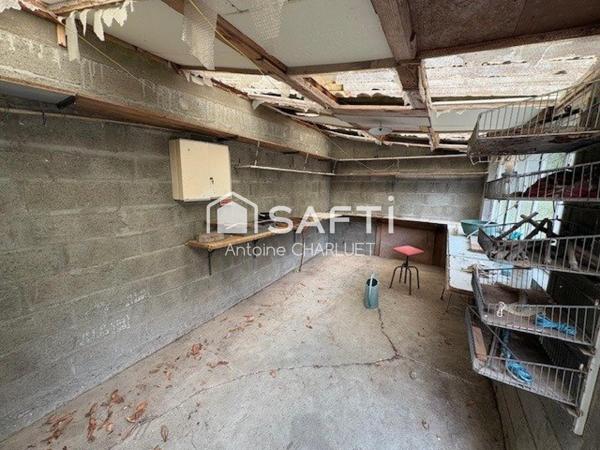 Maison de bourg 95m² - 3 chambres - dépendances - terrain 1243m²