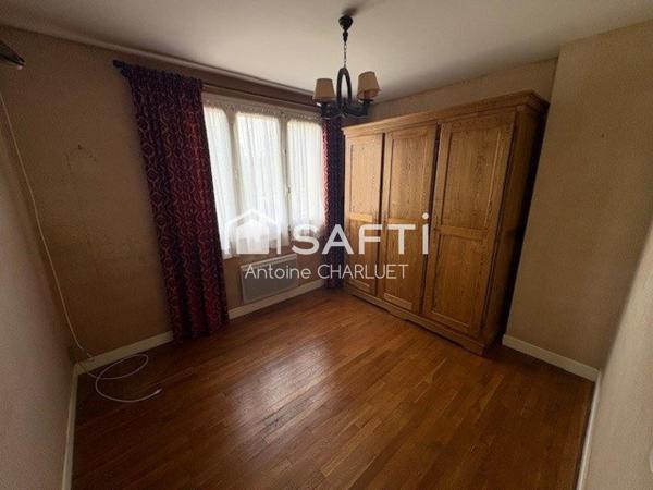 Maison de bourg 95m² - 3 chambres - dépendances - terrain 1243m²