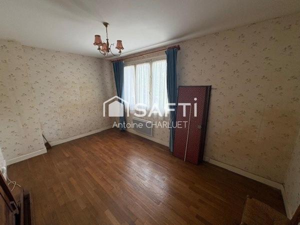 Maison de bourg 95m² - 3 chambres - dépendances - terrain 1243m²