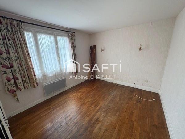 Maison de bourg 95m² - 3 chambres - dépendances - terrain 1243m²