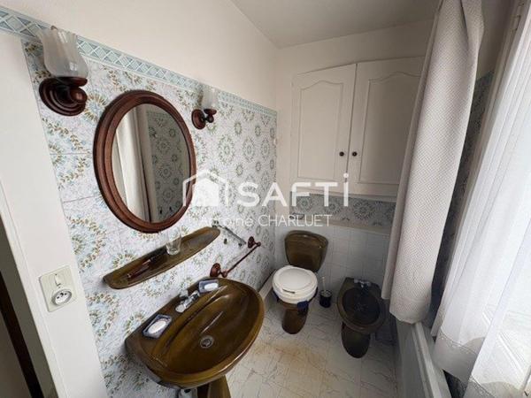 Maison de bourg 95m² - 3 chambres - dépendances - terrain 1243m²