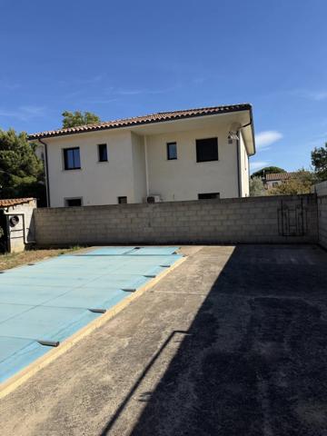 Villa T5 avec garage et piscine
