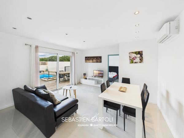 Maison mitoyenne avec piscine et dépendance à Figari