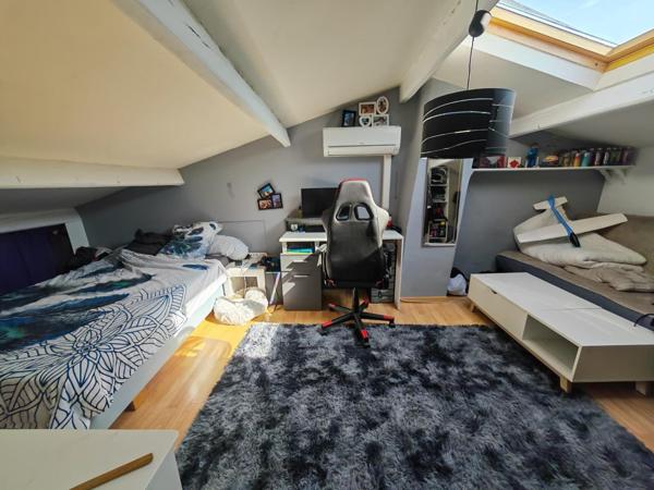 Duplex de 147,59 m² — 5 chambres, terrasse, balcon et deux garages