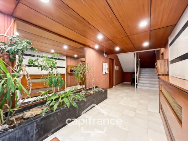 A vendre 5 pièces de 85 m², au dernier étage, lumineux, traversant, au calme avec terrasses, cave et parking, à CHENNEVIERES SUR MARNE (94)