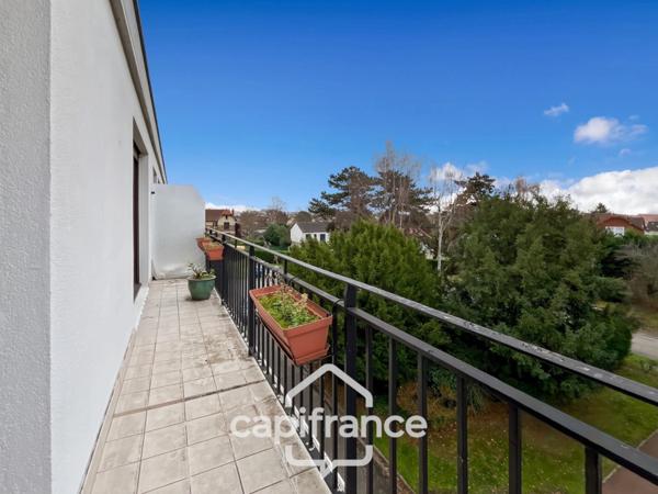 A vendre 5 pièces de 85 m², au dernier étage, lumineux, traversant, au calme avec terrasses, cave et parking, à CHENNEVIERES SUR MARNE (94)