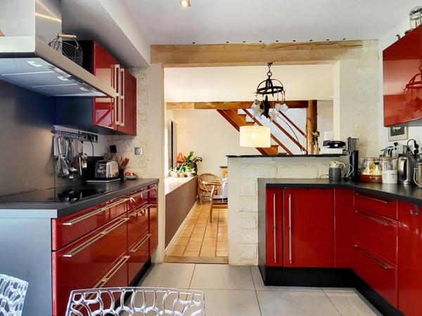 Vailhauquès (34570) Maison de village avec cour et garage 136 m2 habitables