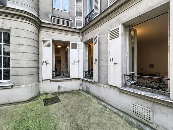 Paris (75006) au calme sur cour arborée