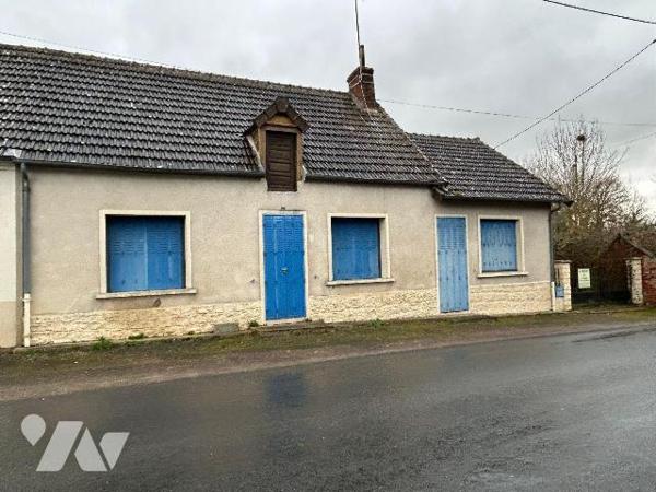 Une maison d'habitation composée d'un séjour, cuisine, 2 chambres, salon, salle d'eau et WC.
G...