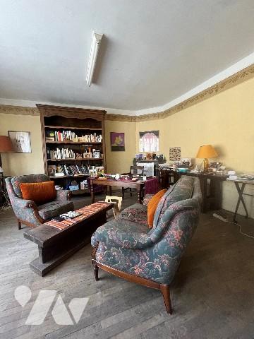 Une maison à usage d'habitation atypique par sa surface de 301,37m²