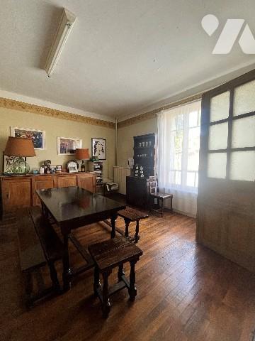Une maison à usage d'habitation atypique par sa surface de 301,37m²