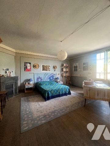 Une maison à usage d'habitation atypique par sa surface de 301,37m²