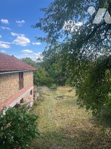 Une maison à usage d'habitation atypique par sa surface de 301,37m²
