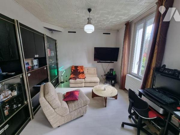 À vendre à Romorantin (41),  cette maison située dans un environnement calme, offre un cadre de...